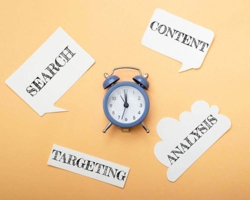 Wecker mit SEO Schlagwörtern